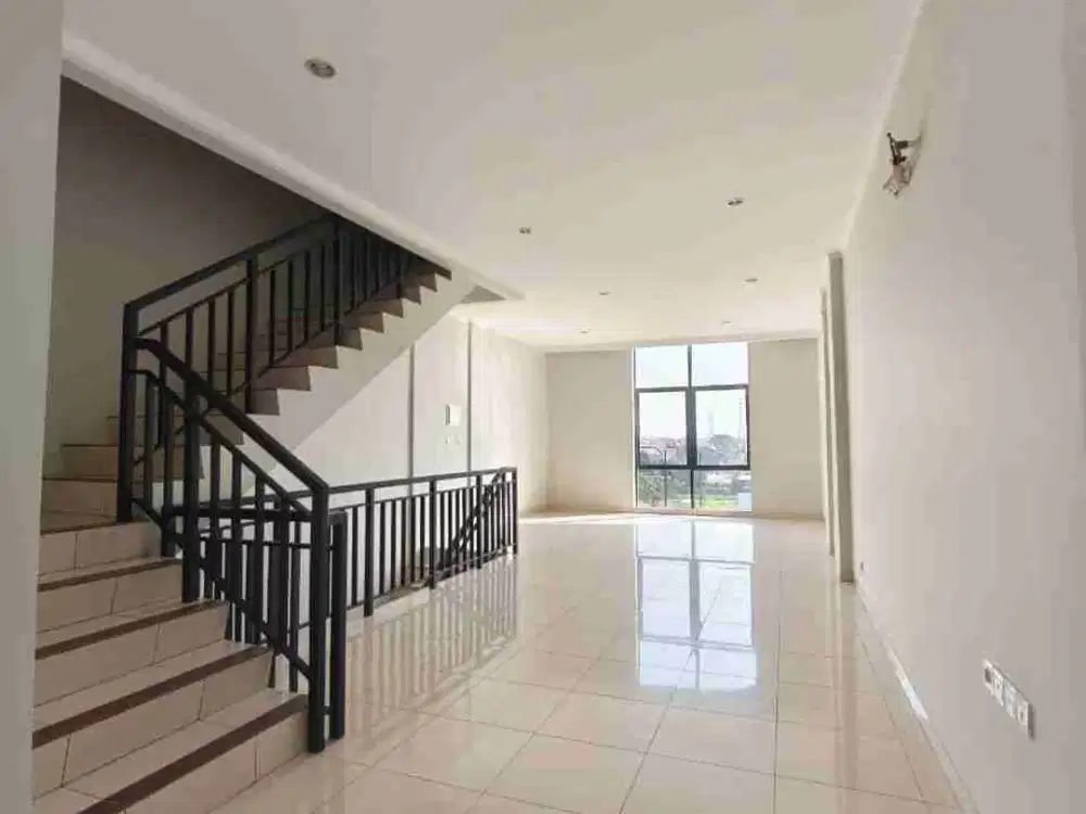 Ruko 3 Lantai Siap Pakai Di Summarecon Crown Gading, Bekasi Utara