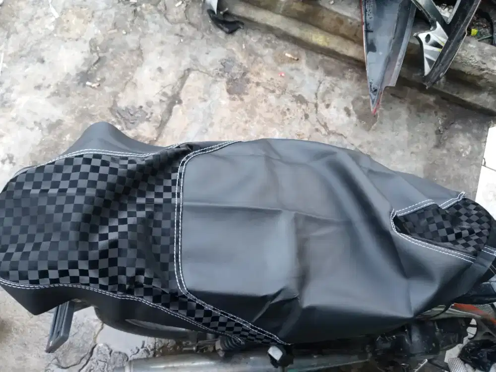 Sarung jok motor model catur
