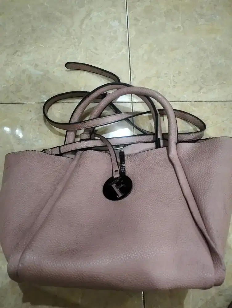 Tas pink Fendi besar
