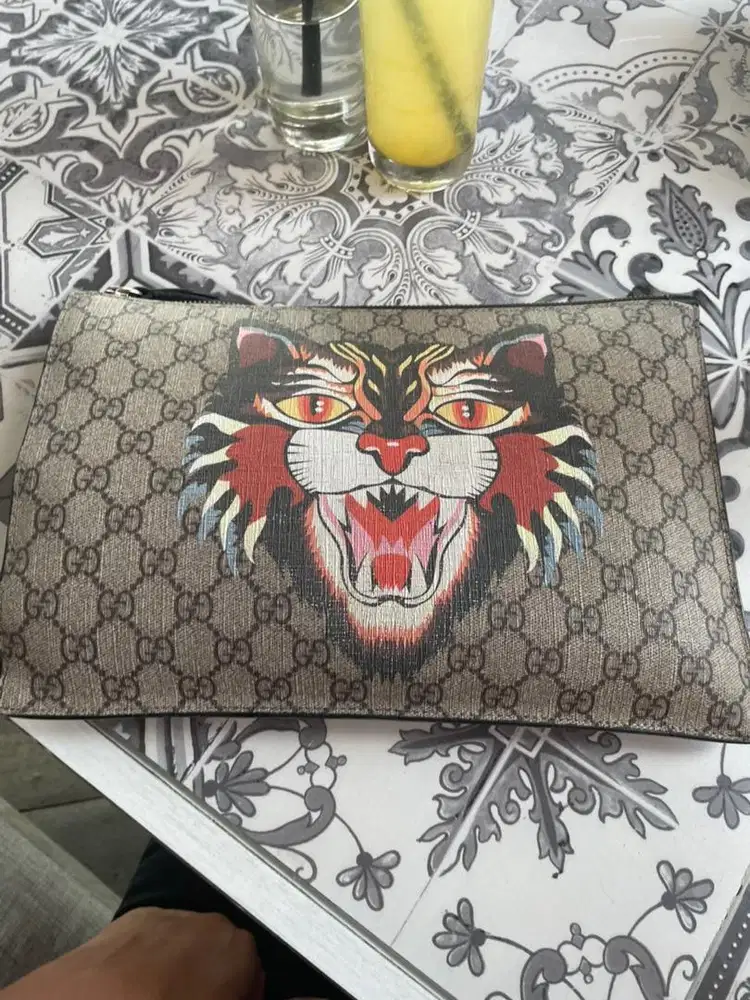 Gucci GG supreme angry cat zip clutch