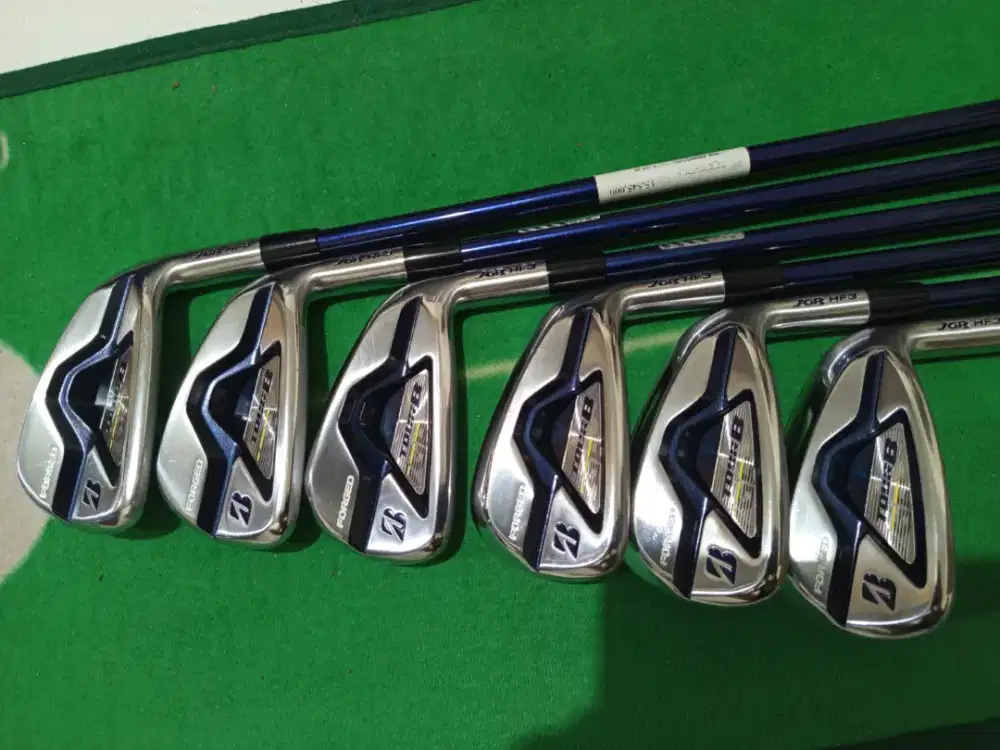 Stikgolf Ironset Bridgestone TourB JGR HF3