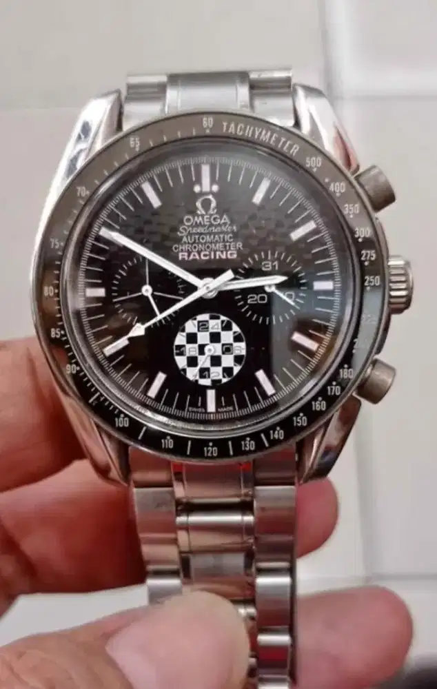 Jam tangan Omega