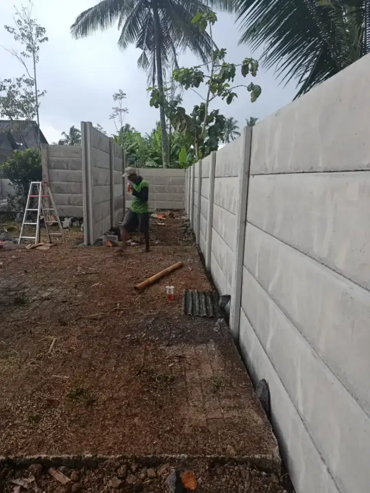 Pagar panel beton subah