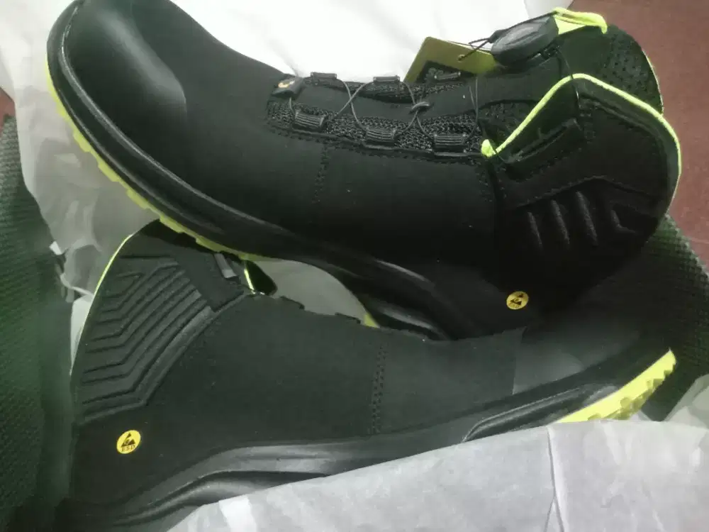 Sepatu safety Jogger