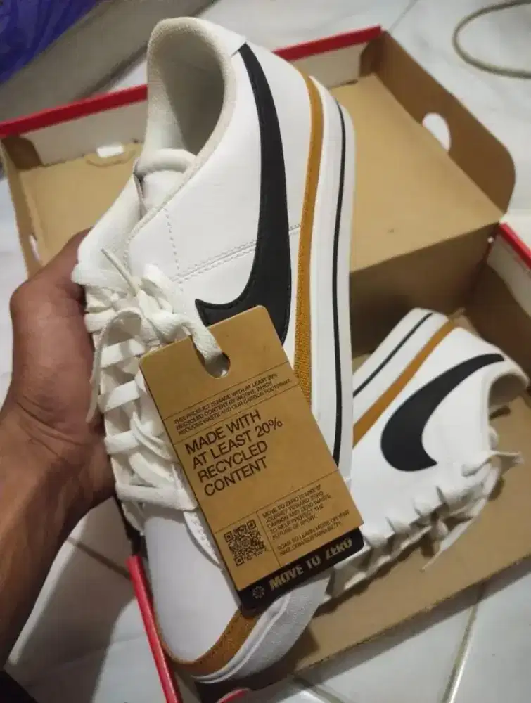 Sepatu Pria Nike chourt legacy