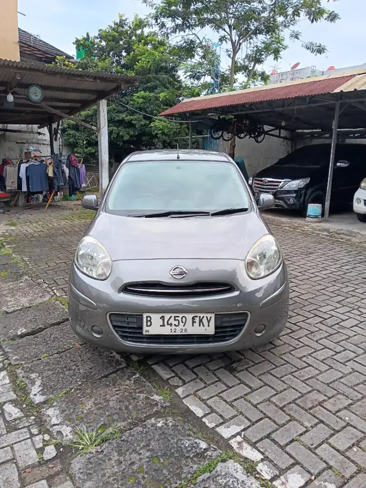 Over Kredit Nissan March 1.2L Bensin-MT 2013
