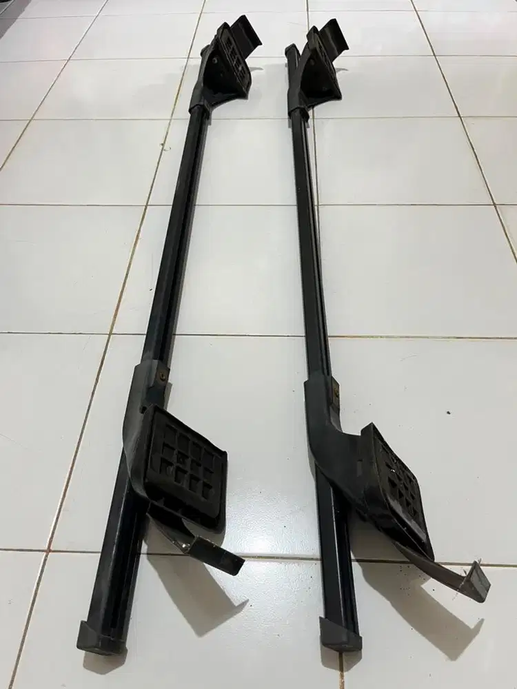 Crossbar atap mobil