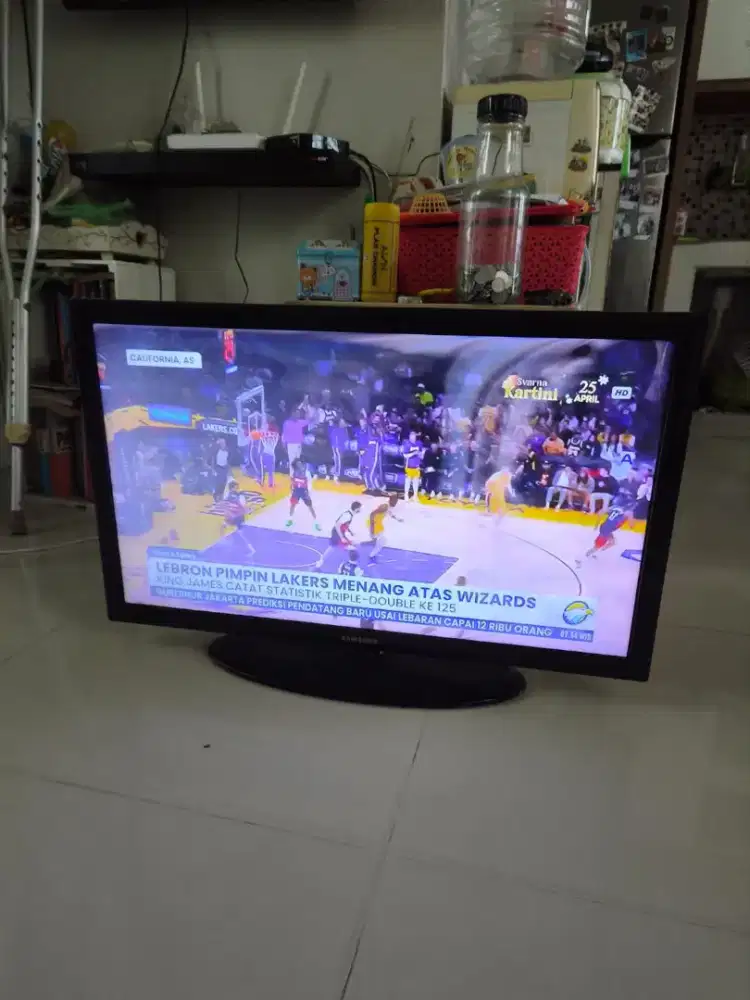 Televisi TV 32 inch samsung termasuk bracket