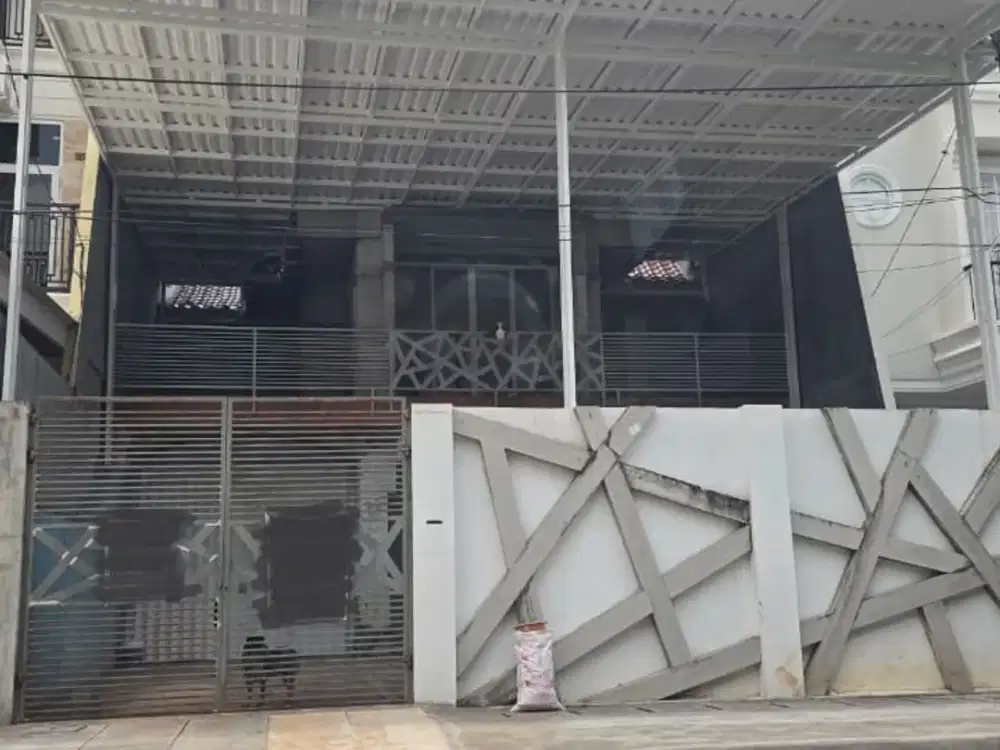 DIJUAL RUMAH BESAR MINIMALIS HADAP BARAT LAUT HARGA TERMURAH DI TAMAN SURYA 5