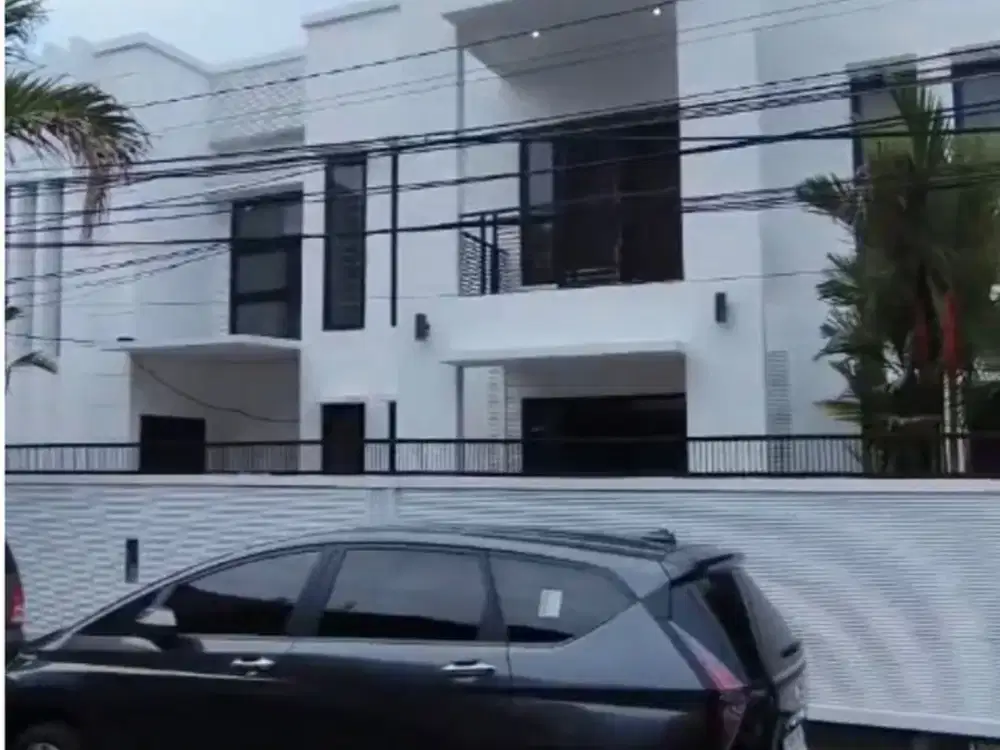 DIJUAL RUMAH BESAR FULL RENOVASI HADAP BARAT JUAL MURAH DI TANJUNG DUREN