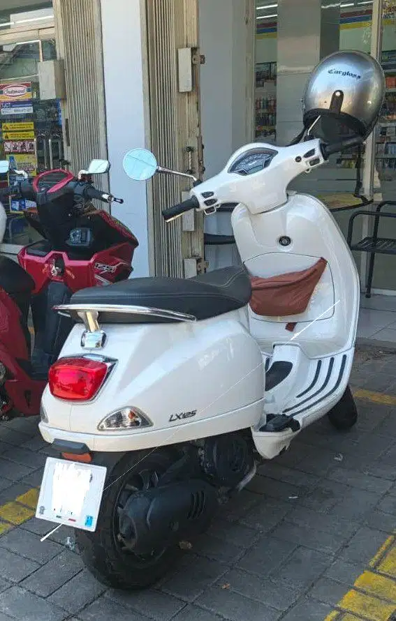 Vespa LX 125 i-get (2024 Model) - Vespa Matic Stylish