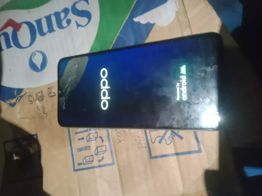 Di jual hp oppo a 16  ram 4 / 64