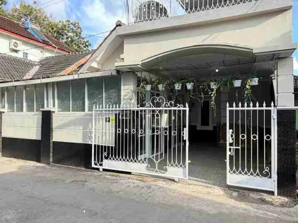 RUMAH CANTIK FULL FURNISHED 2 LANTAI HARGA SUPER MURAH DALAM PERUMAHAN DI WONOKROMO PLERET