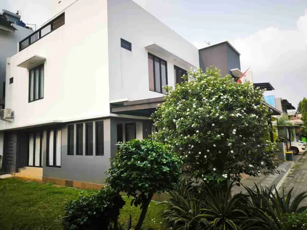 Dijual Rumah Mewah 3 lantai fully furnish di Jatiwaringin Bekasi