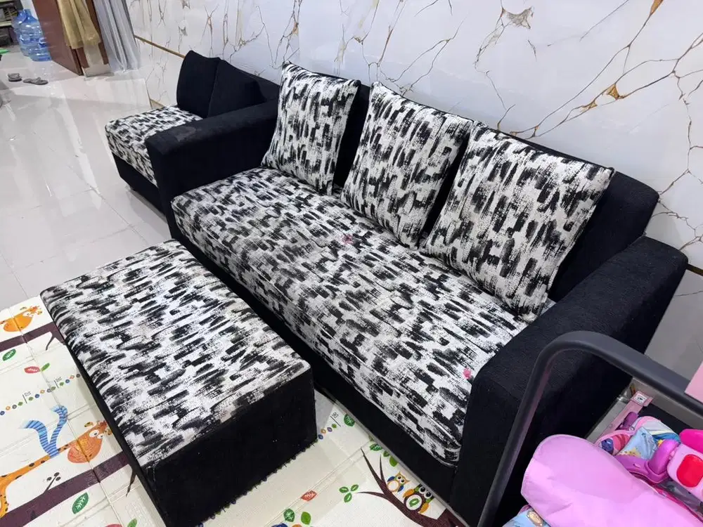 Sofa Hitam Putih