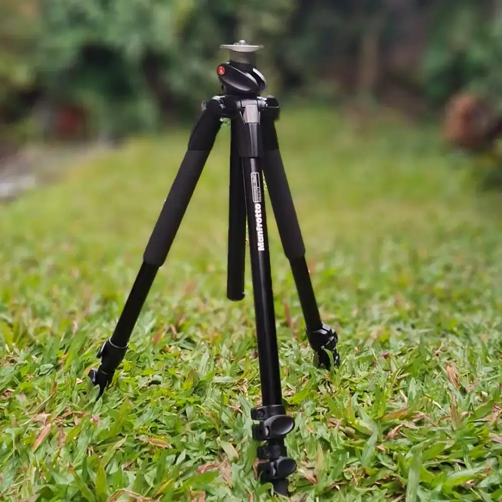Tripod Manfrotto 190XPROB ( NEW)