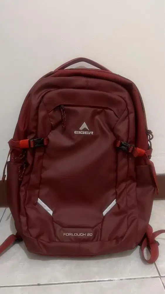 Tas Eiger warna merah