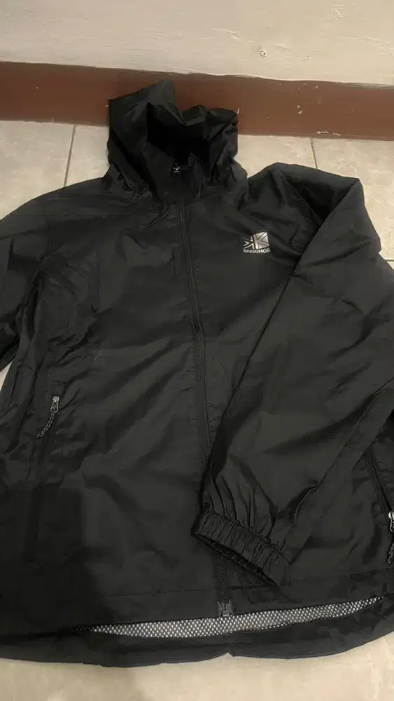 Jaket karrimor hitam