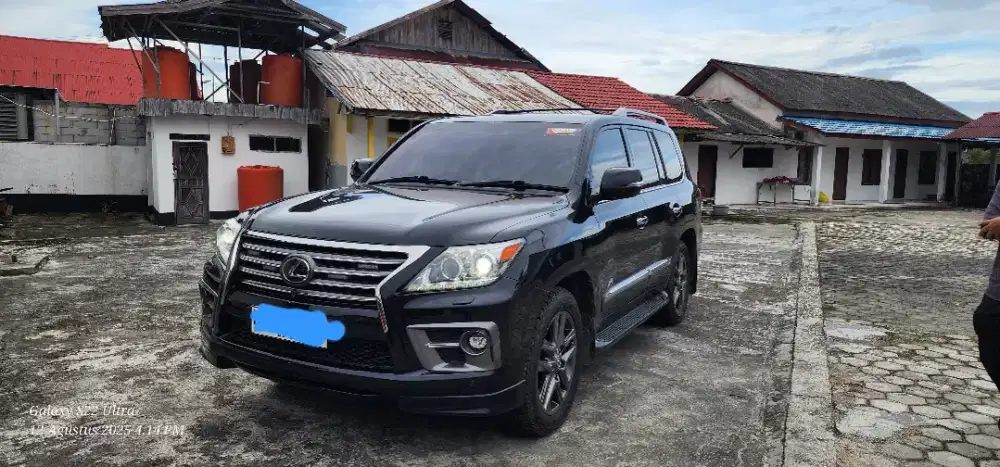 Di jual lexus LX 570 sport Hitam 2014