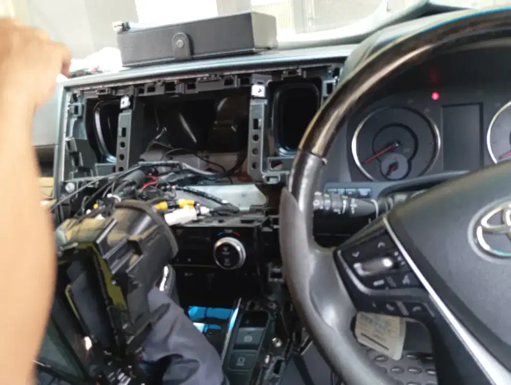 Jasa bongkar pasang audio mobil