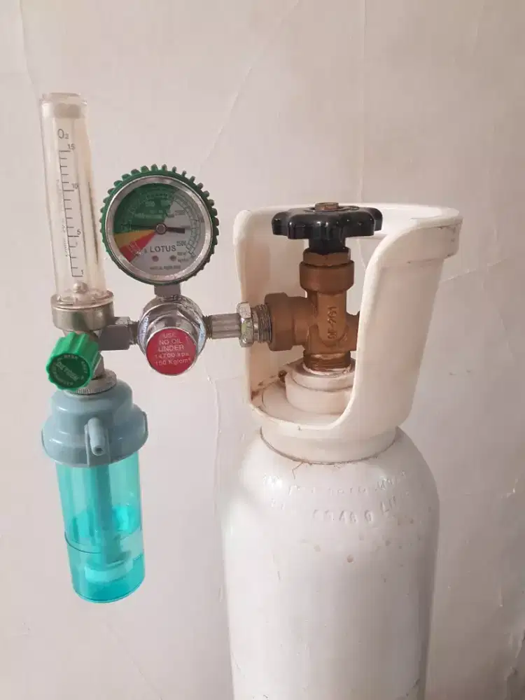 Tabung oksigen&regulator