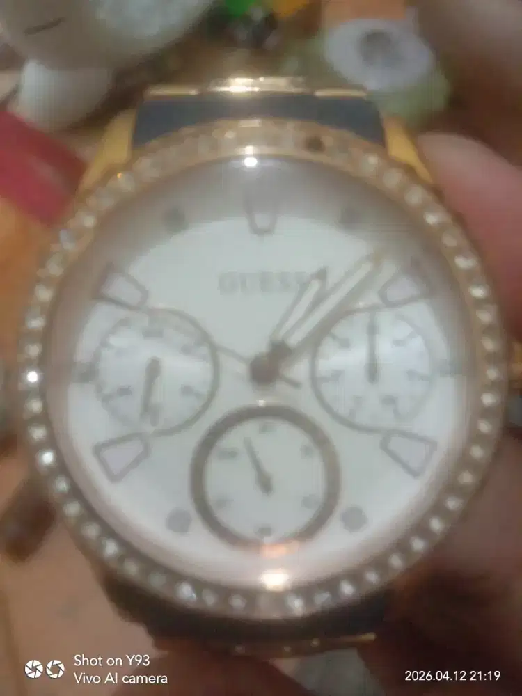 Mau jual jam tangan GUESS sudah ada yang baru dari pada tidak kepake
