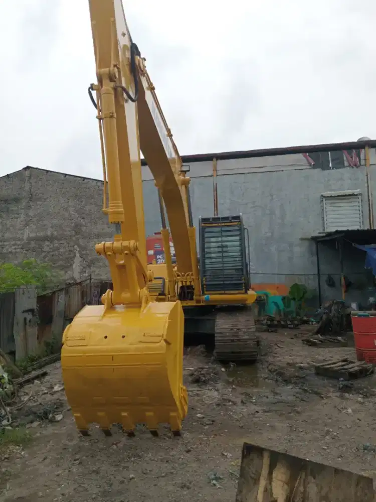 Excavator PC200-8MO th 2017 harga 585jt NEGO