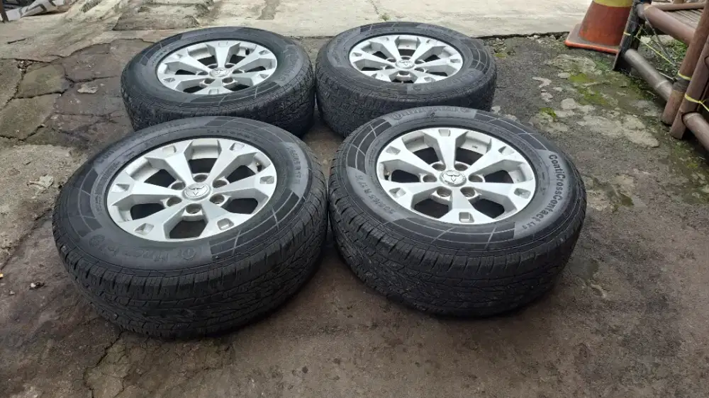 Velg dan ban ring 17 pajero original bisa tt
