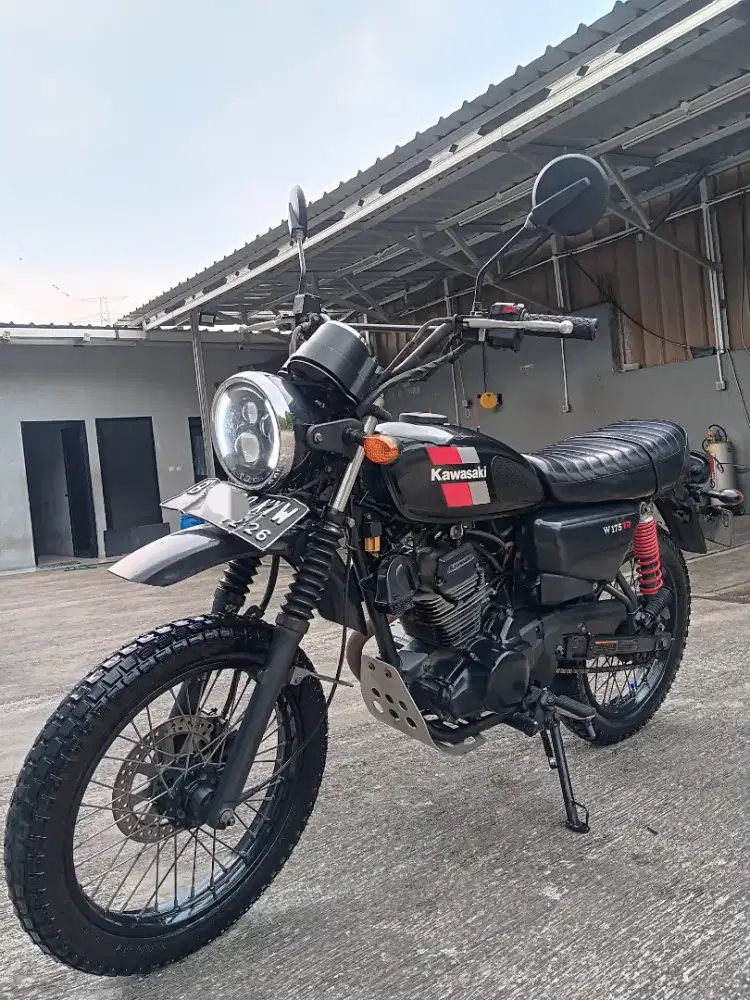 JUAL CEPAT Kawasaki W175 TR Th 2020 pemakaian 2021 Gress