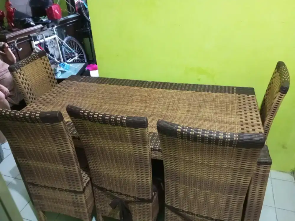 meja makan rotan besar .. bangku 5