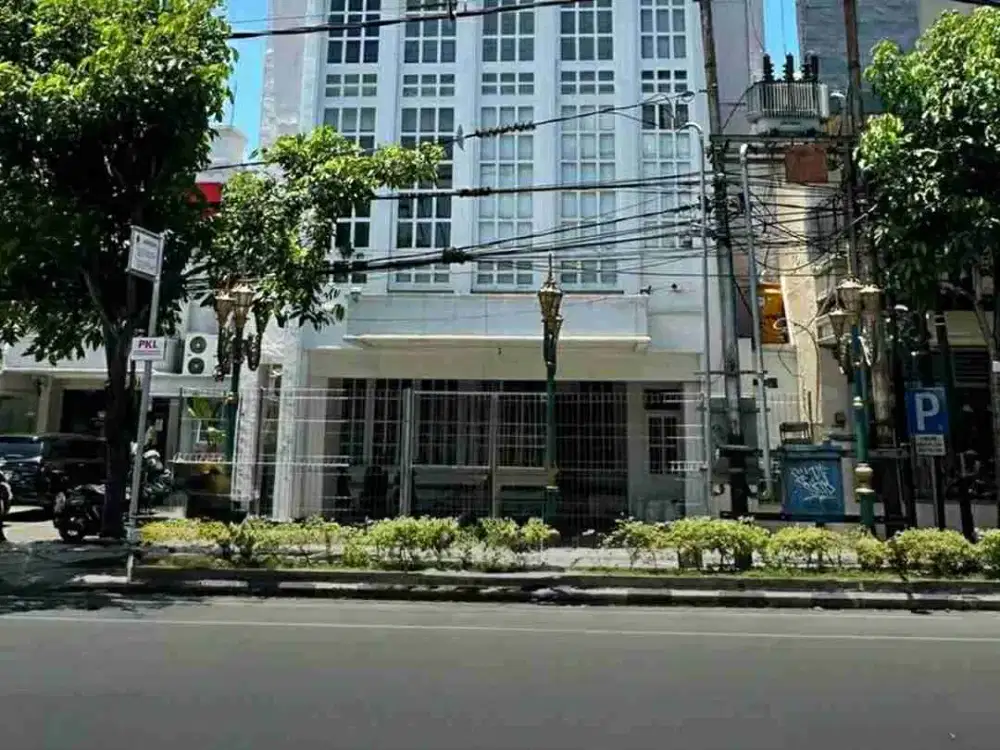 BANGUNAN KOMERSIAL HERITAGE KAYUTANGAN KOTA MALANG