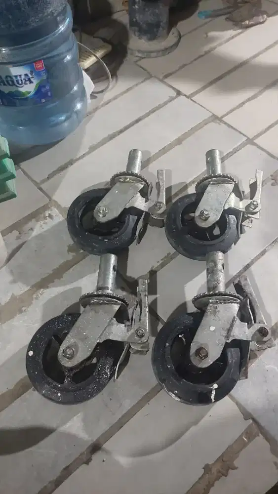 RODA HIDUP REM STEGER SCAFFOLDING 6 INCH HEAVY DUTY BEKAS SEKEN