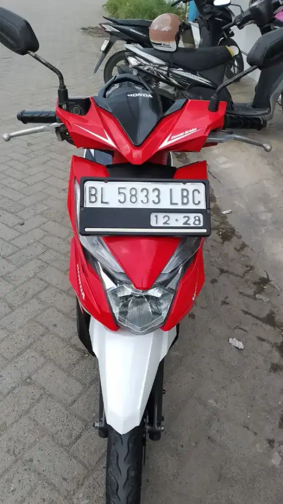 Motor Beat Merah putih