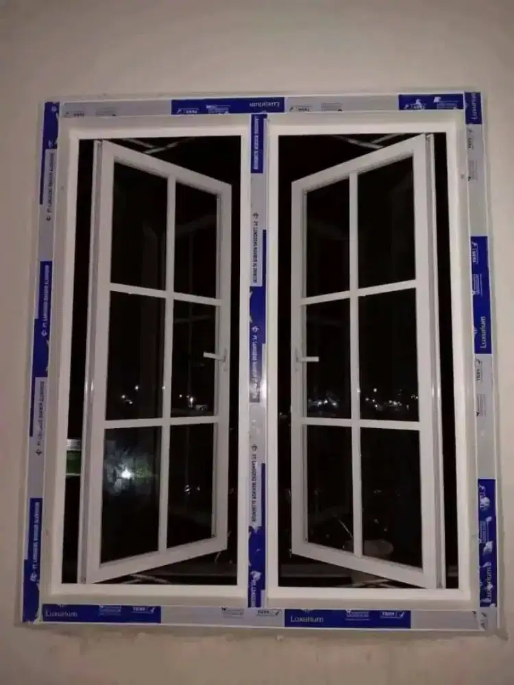 Jendela alumunium dobel daun ornamen T150cm L120cm hrg plus psg 2,2 jt