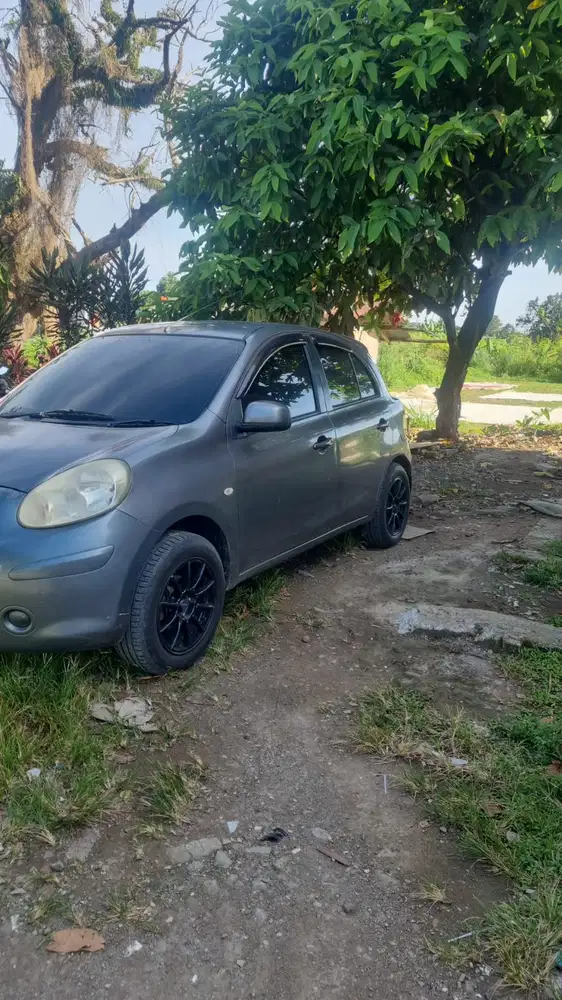 Nissan March 2011 Bensin