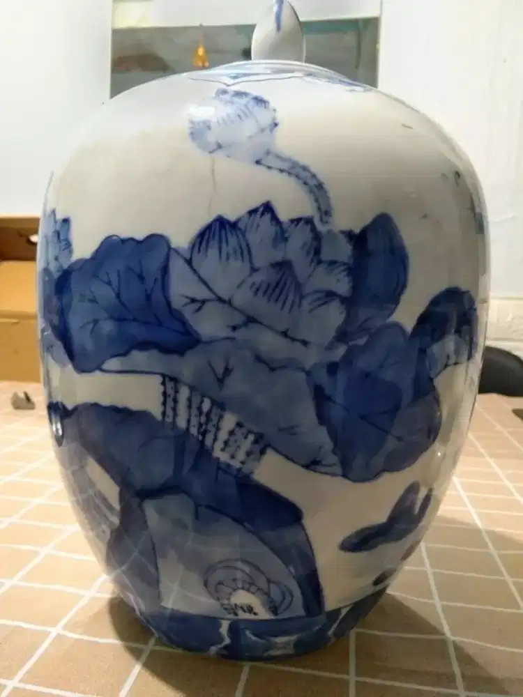 keramik putih BIRU  motif bunga indah