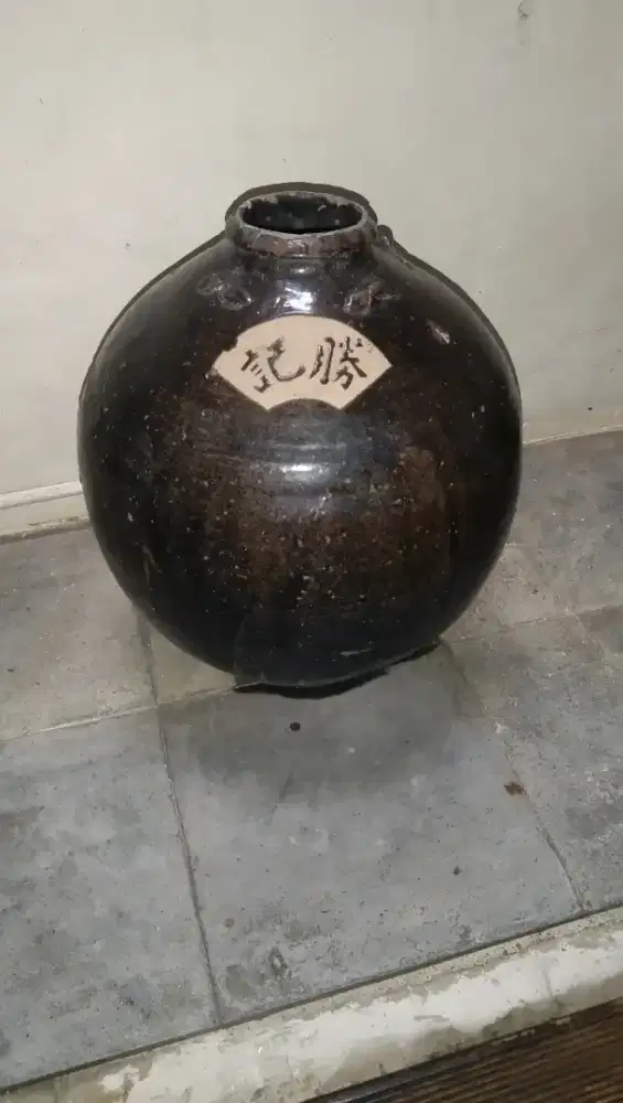 gentong antik tanaman