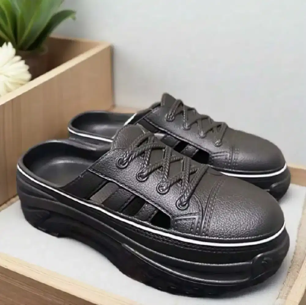 Sandal bustong wanita