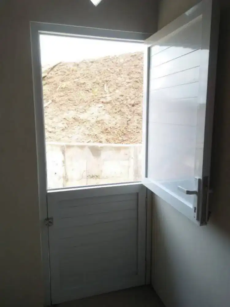 Pintu koboy aluminium T220cm L100cm harga terpasang 2,8 jt / unit