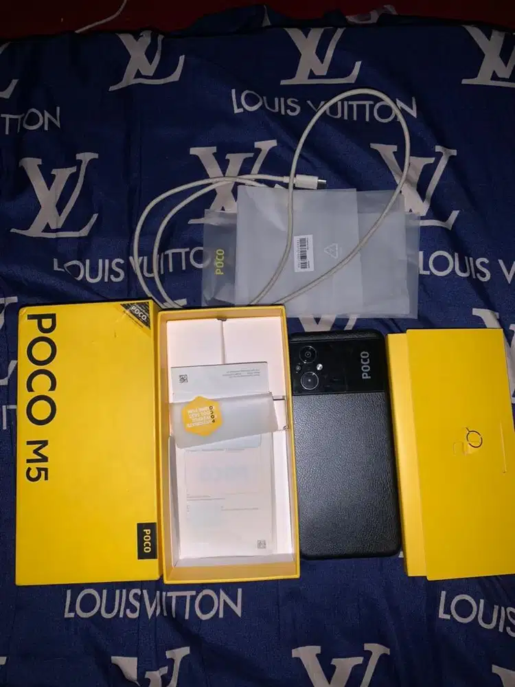 POCO M5 4+4/128 BLACK LANGKA FULLSET ORIGINAL