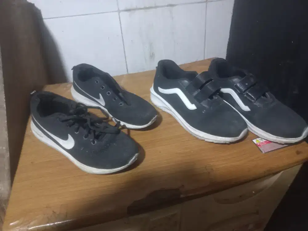 Murah sepatu Vans & NikeZoom Uk 27
2 pasang