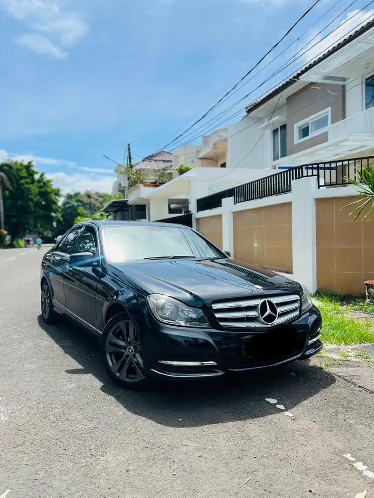 CASH MURAH MERCEDES C200 AVANTGARDE AMG FULL SPEC BLACK HARMAN KARDON