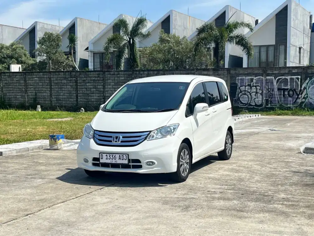 Honda Freed PSD at 2015 white