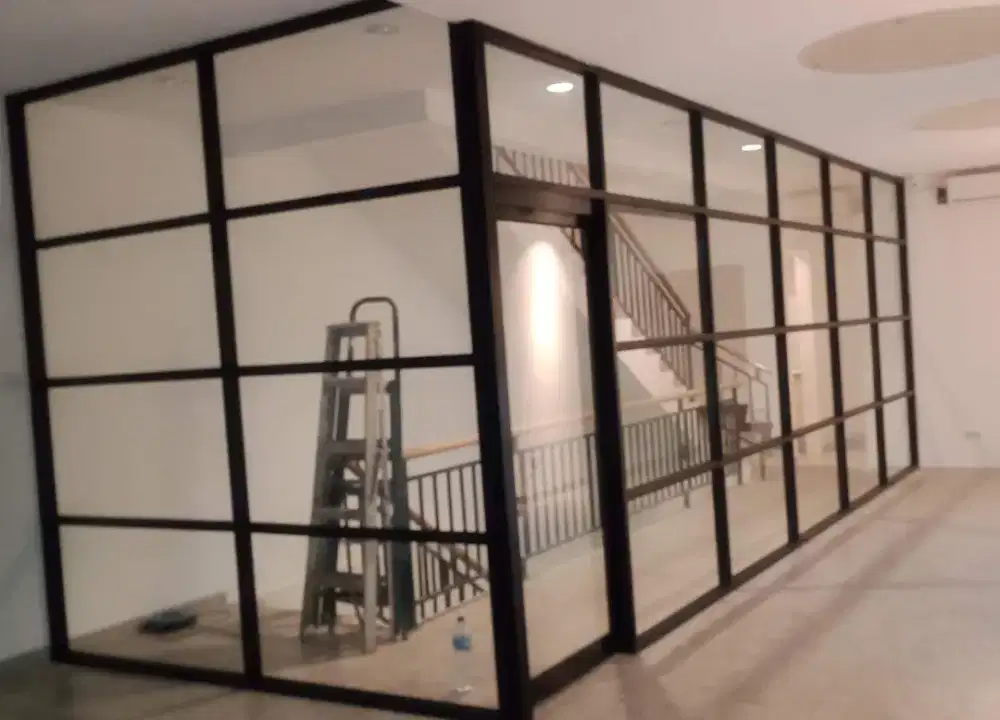Bongkar Pasang Partisi Kaca Aluminium