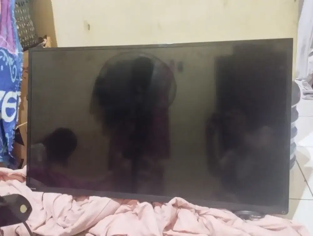 TV TOSHIBA LED dijual karna BU 43 inc