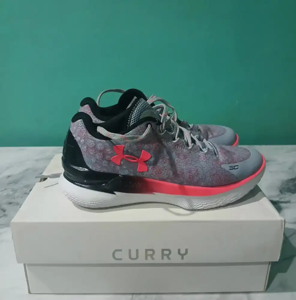 Sepatu Under armour Curry