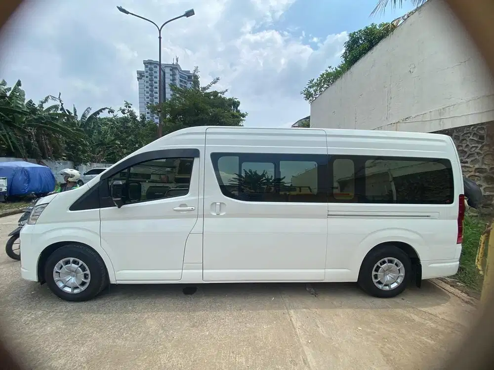 TERLARIS rental mobil hiace premio comutter luxury 10 - 15 penumpang