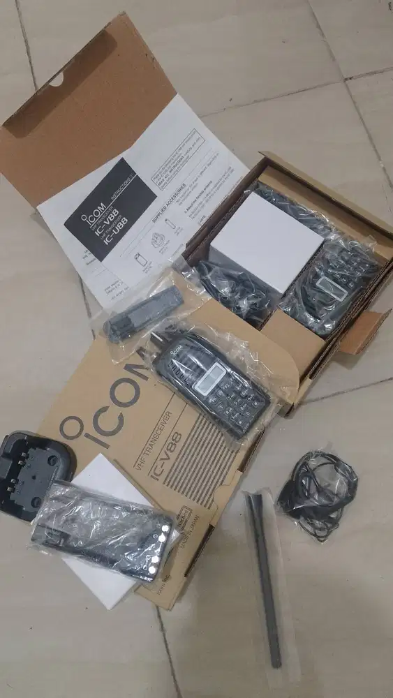 DIJUAL HT ICOM IC-V88