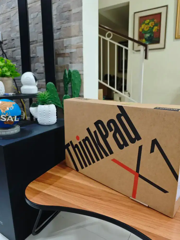 Thinkpad X1 Carbon Ultra 7 165U 32/1TB