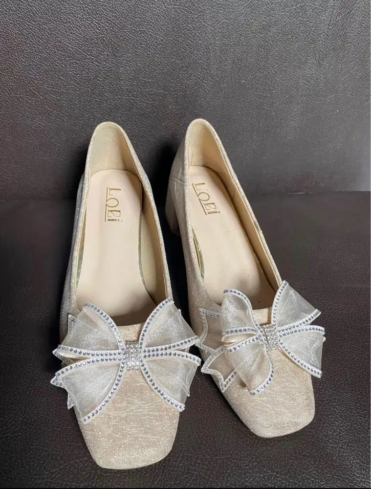 LOEI sepatu hak tahu pita